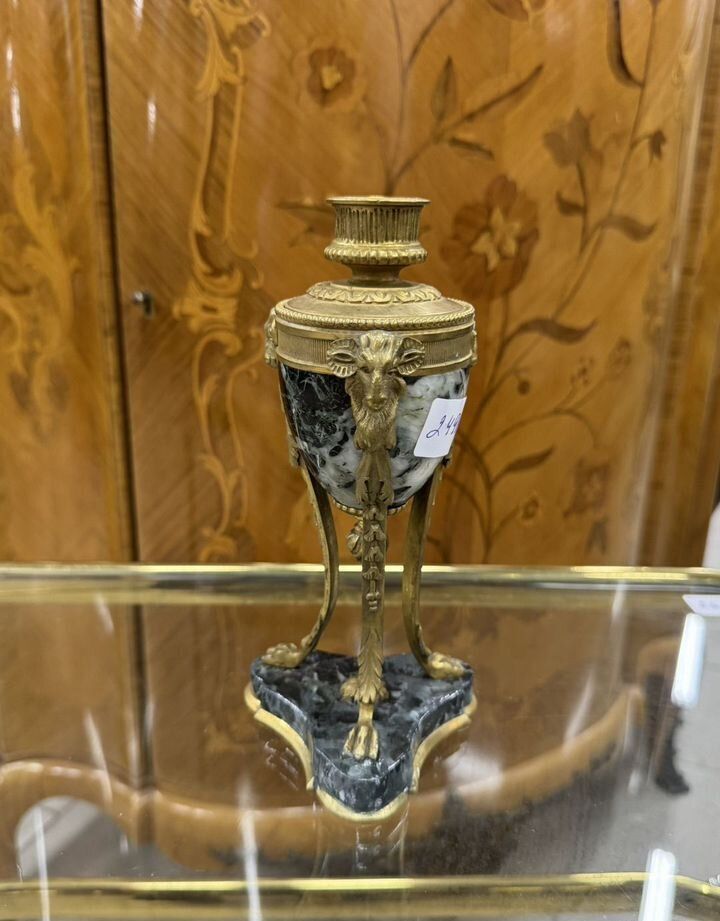 Антикварный подсвечник