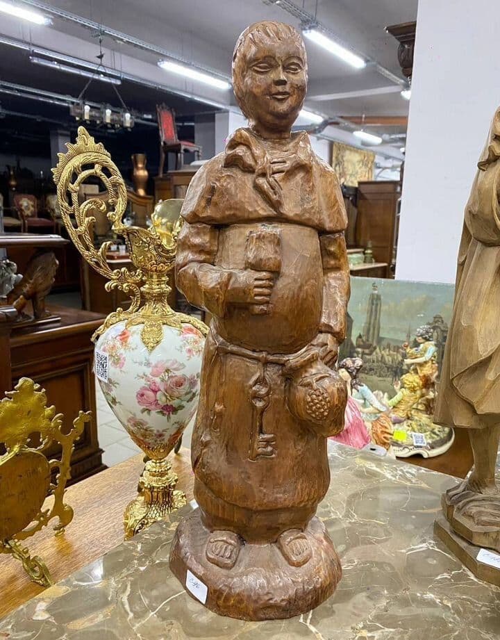Скульптура деревянная
