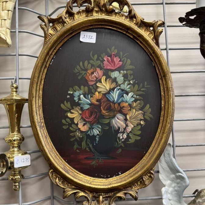 Небольшая картина в раме