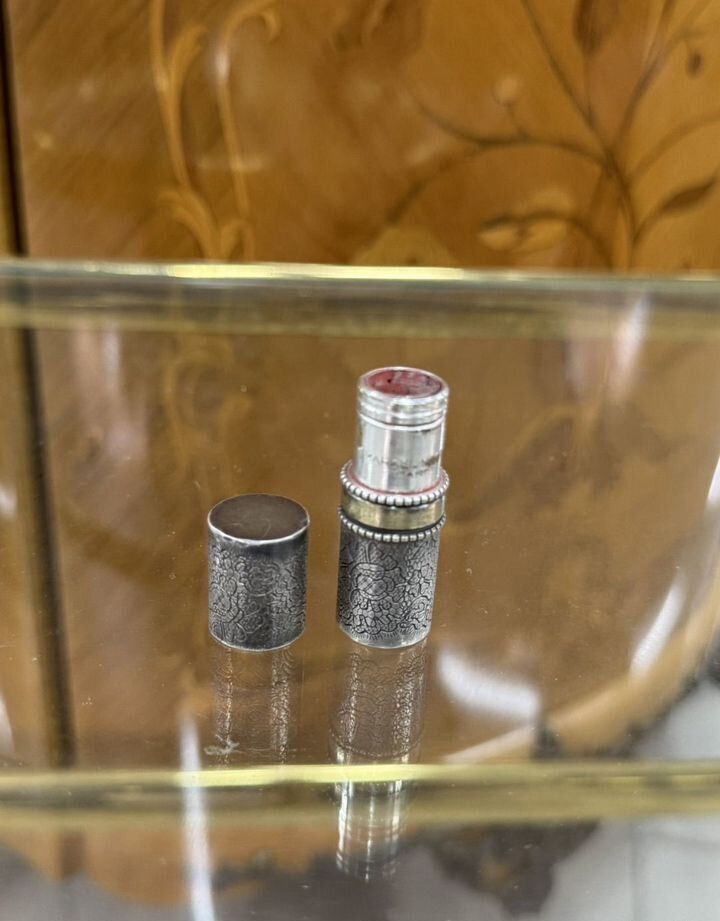 Старинная дизайнерская помада от Marcel Rochas