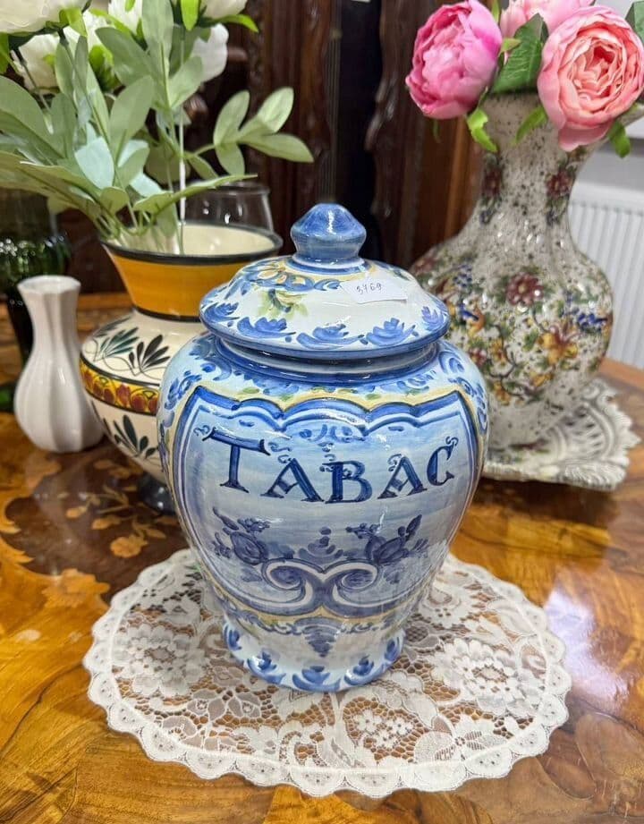 Винтажная ваза с крышкой