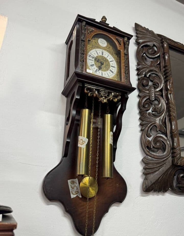 Старинные настенные часы