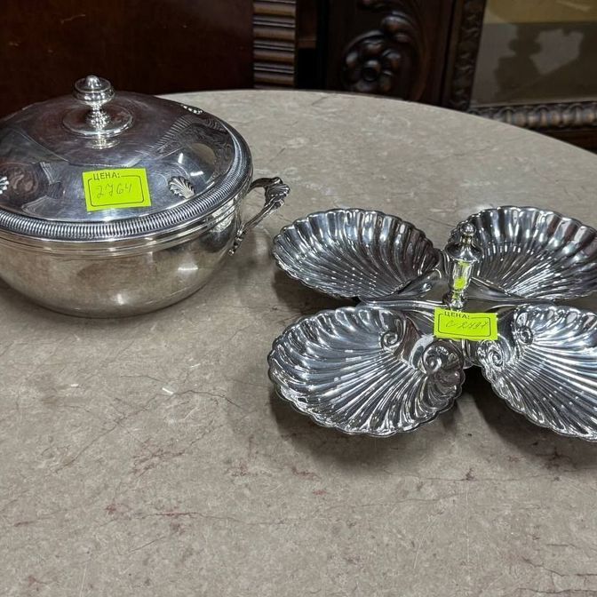Старинное блюдо с крышкой и менажница Англия