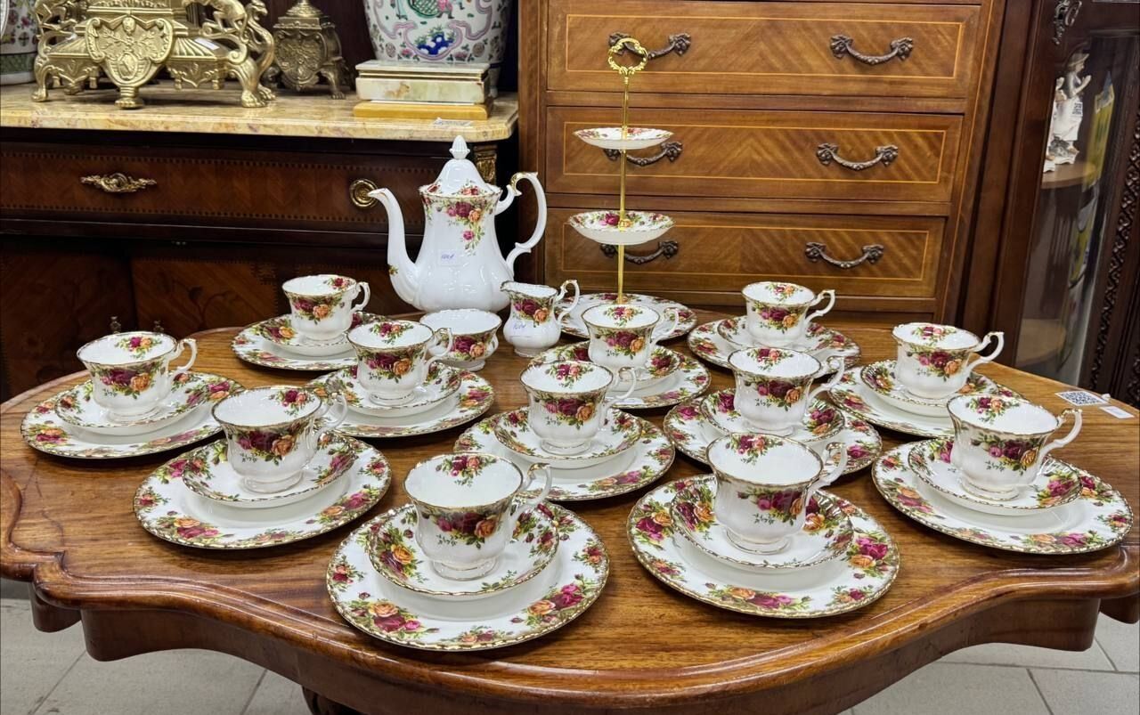Большой чайный сервиз от Royal Albert, Англия