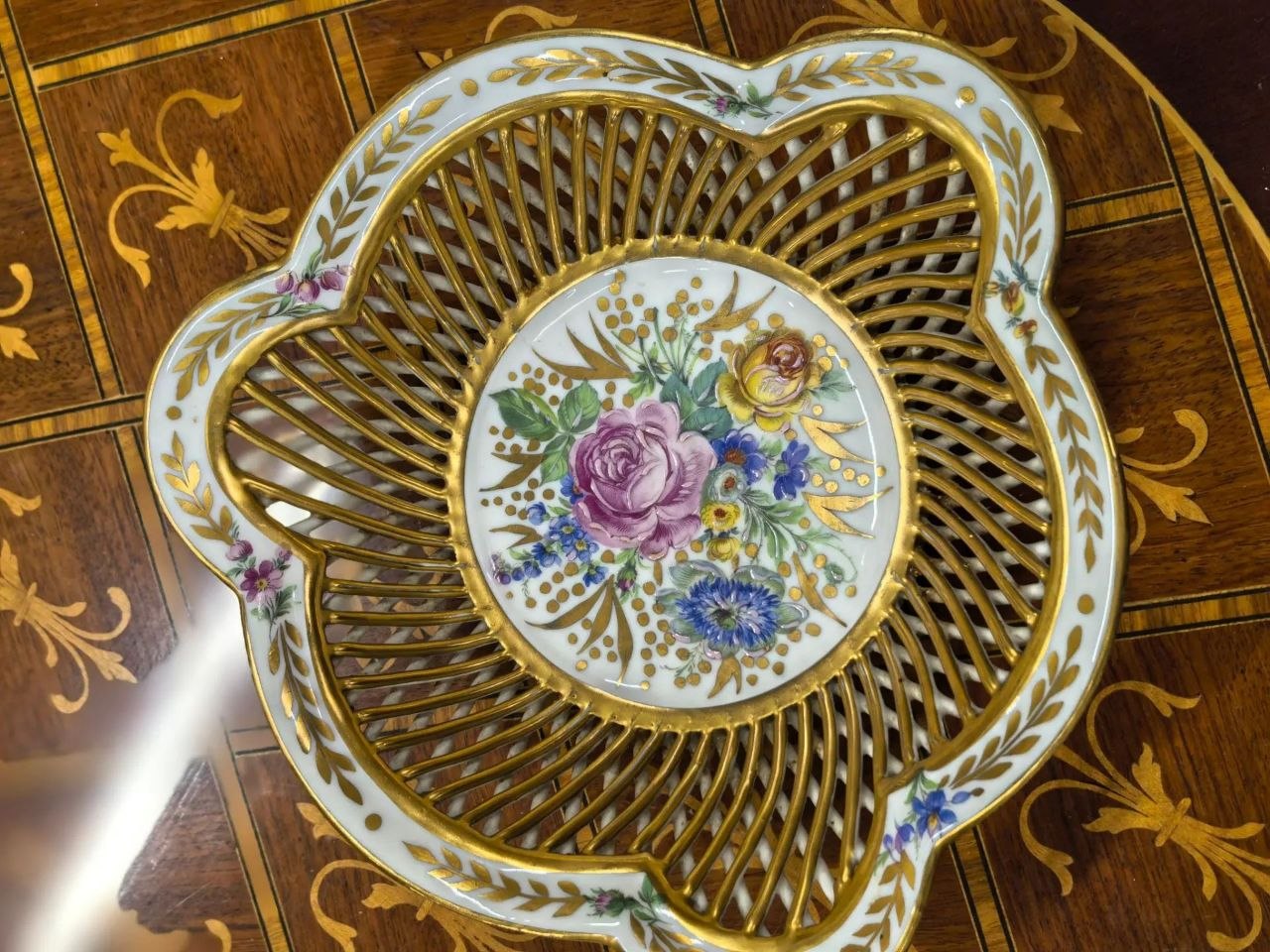 Антикварная сухарница (конфетница) Limoges. Прорезной фарфор, эмаль 1920-е гг.