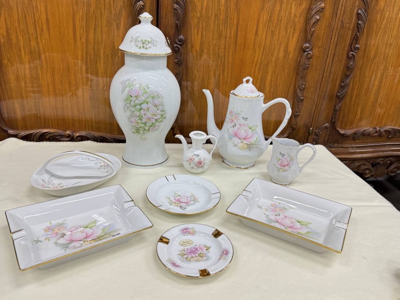 Фарфоровый гарнитур Limoges (Лимож), серия Angélique. Франция.