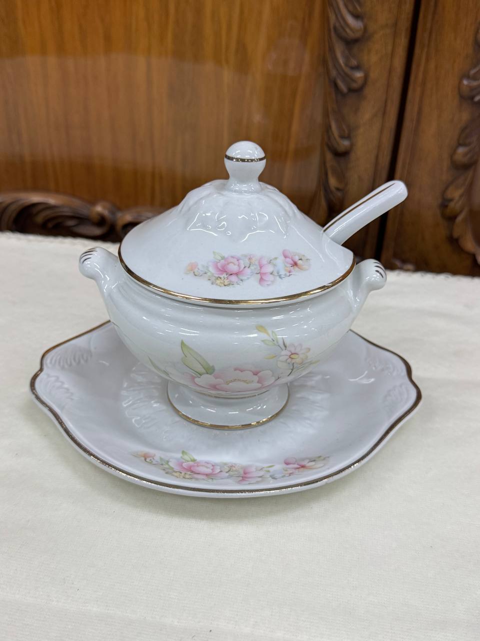 Винтажный фарфоровый соусник T. Limoges