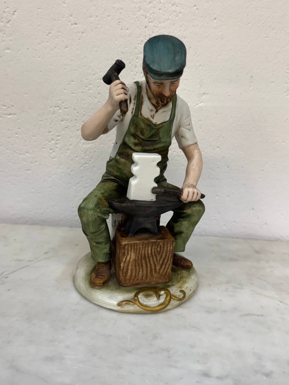 Винтажная фарфоровая статуэтка «Кузнец», Европа, 1970-80 гг.
