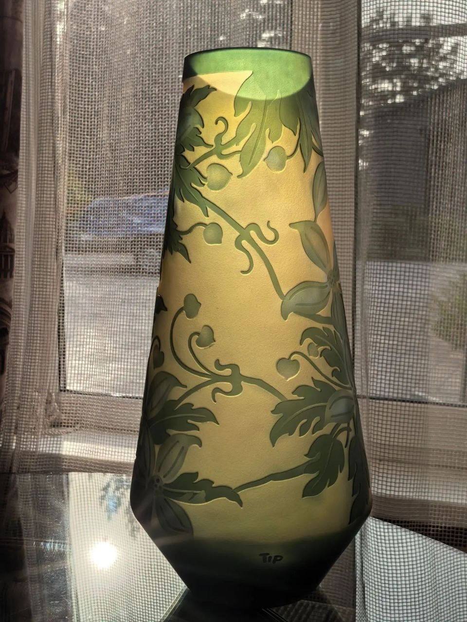 Большая ваза в стиле Эмиля Галле (Cameo glass, 45 см, 3 кг)