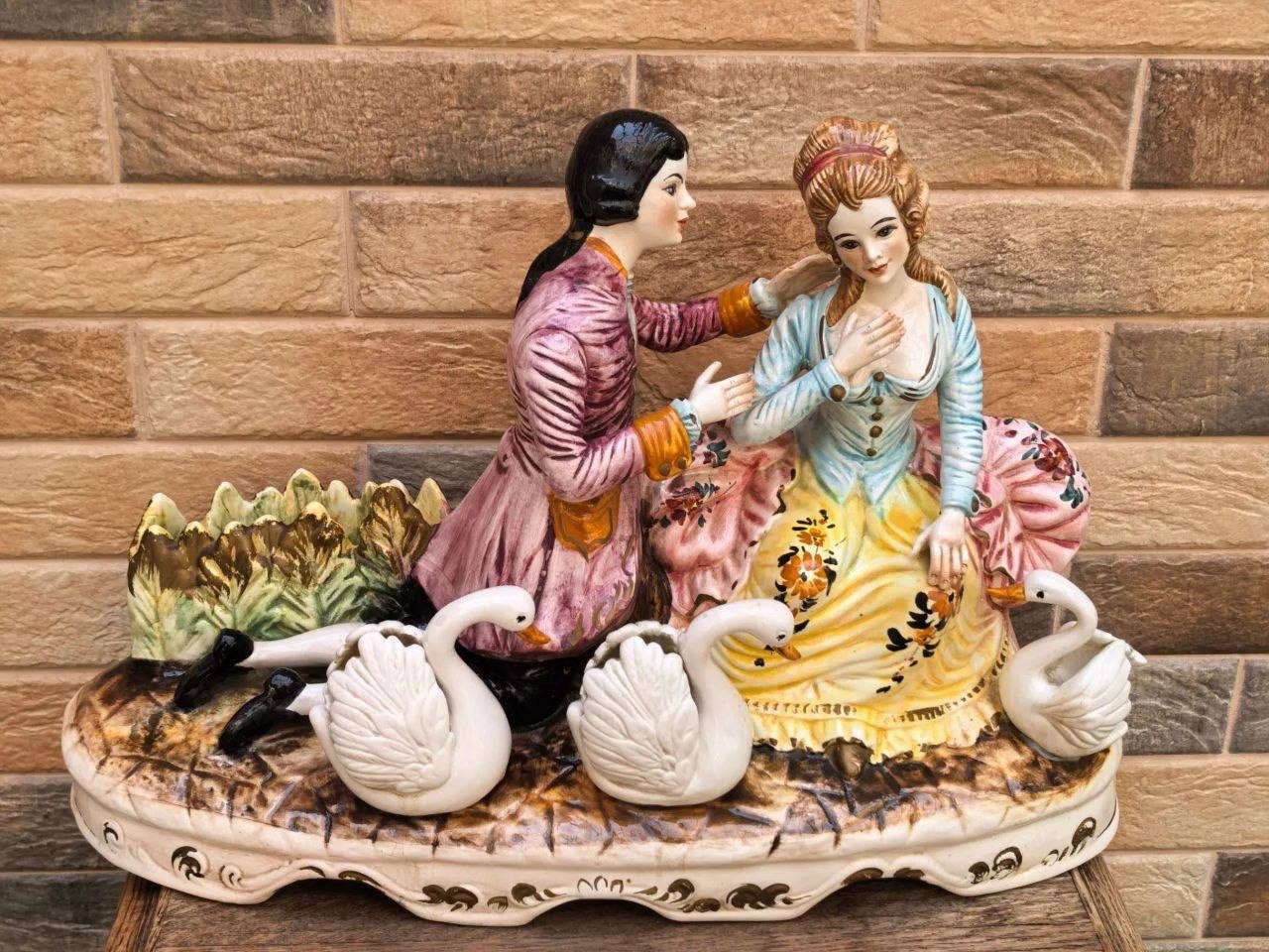 Большая фарфоровая статуэтка Capodimonte (Италия)