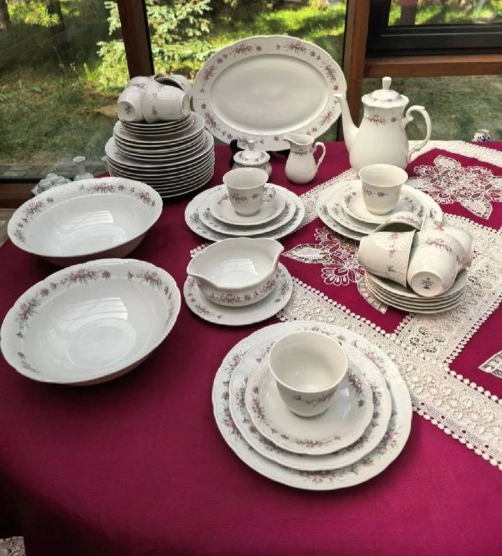 Винтажный столово-чайный сервиз Thun (Чехословакия), 51 предмет.