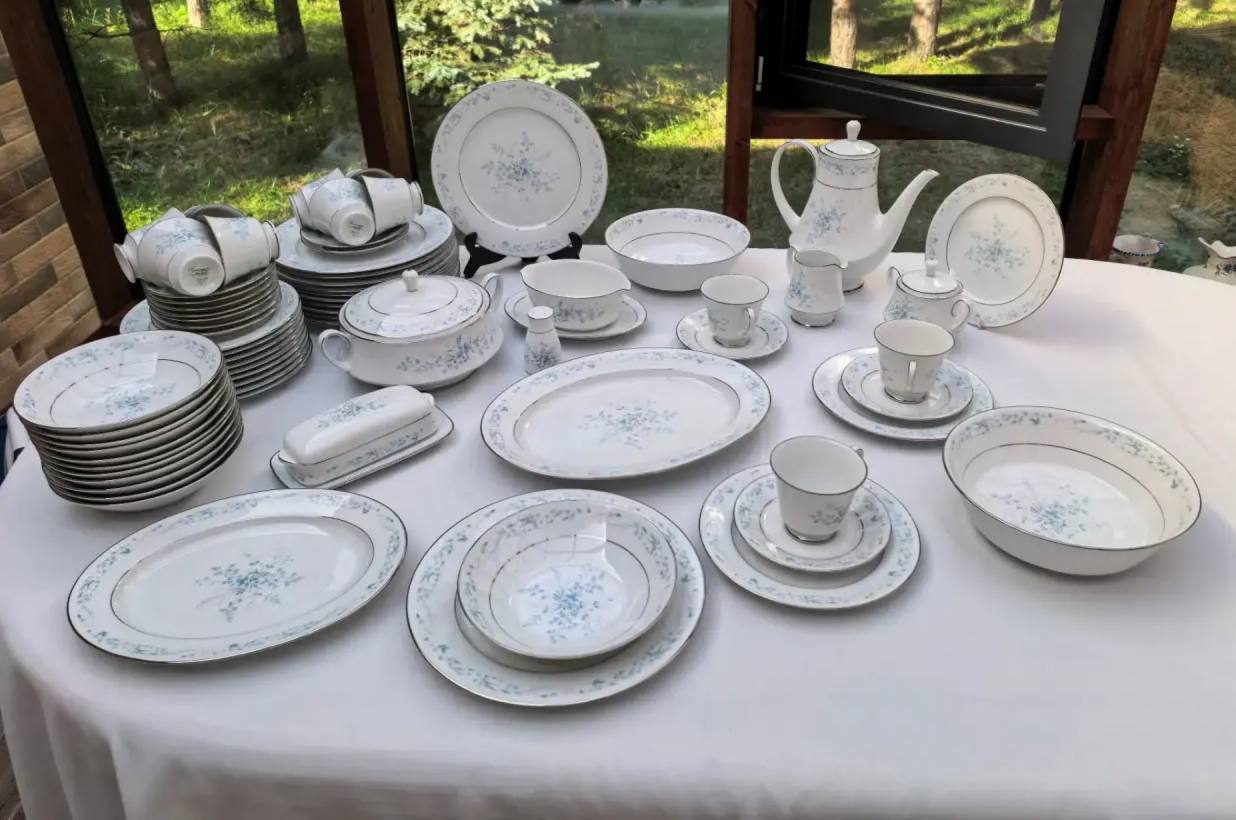 Роскошный фарфоровый чайно-столовый сервиз Noritake Carolyn (70 предм)