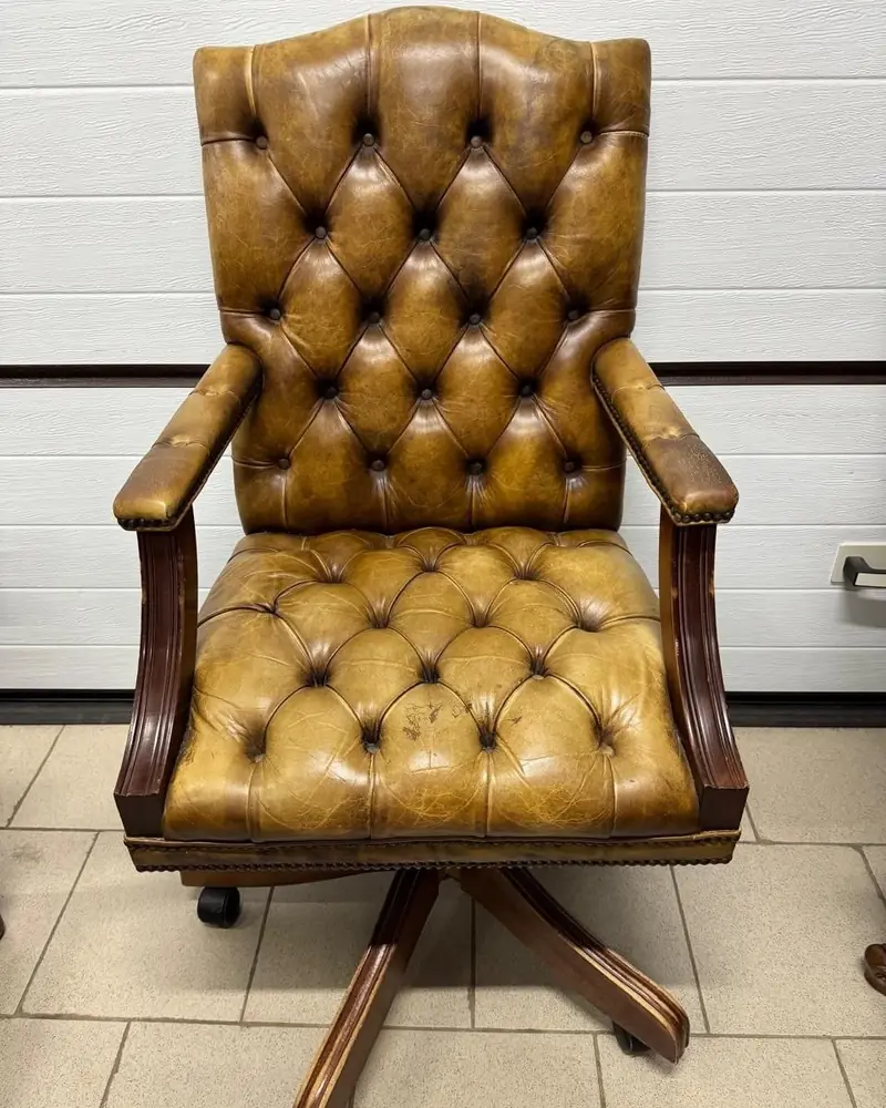 Кожаное кресло руководителя Chesterfield